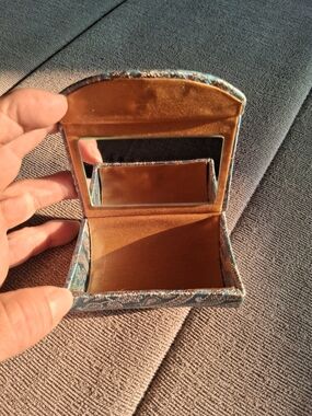 Vintage Compact Foldable Travel Lipstick Case in Blue and Gold 2.5x3.5in